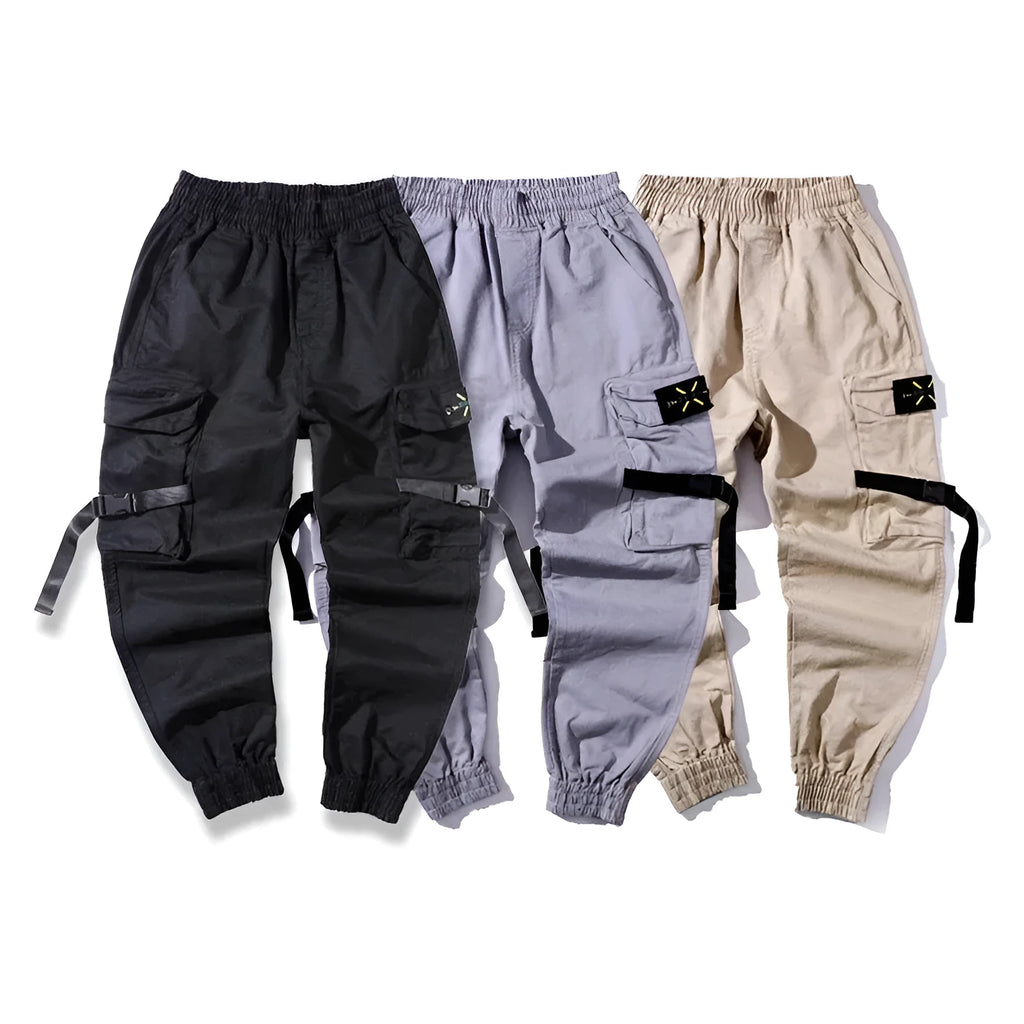 Men's cotton cargo pants in grey with multiple pockets, regular fit, side view