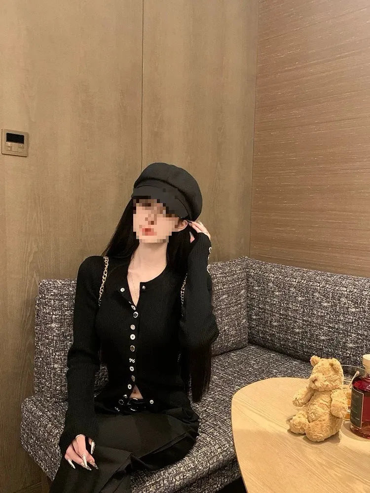 Black long sleeve slim-fit knitted cardigan with princess sleeves, average size
