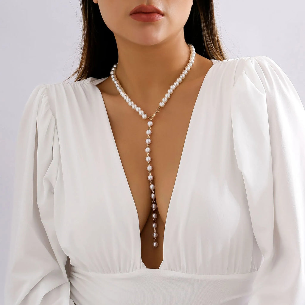 Round bead chain imitation pearl pendant necklace in gold tone with metal construction