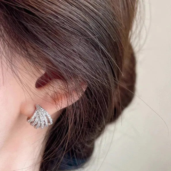 Geometric platinum-coloured zircon earrings with line design and European-American styling