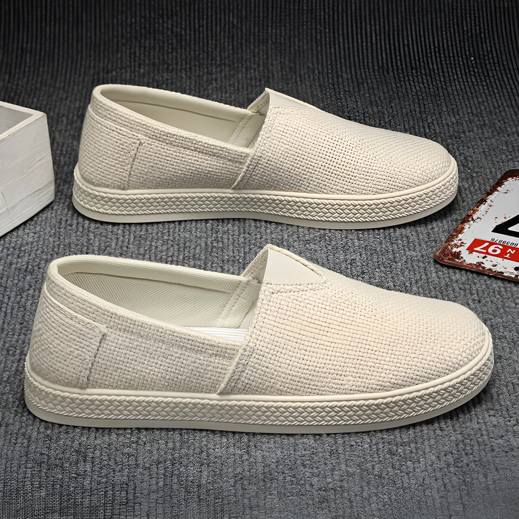Men's linen-style cloth shoes in canvas with PVC soles showing round toe and sewing thread details