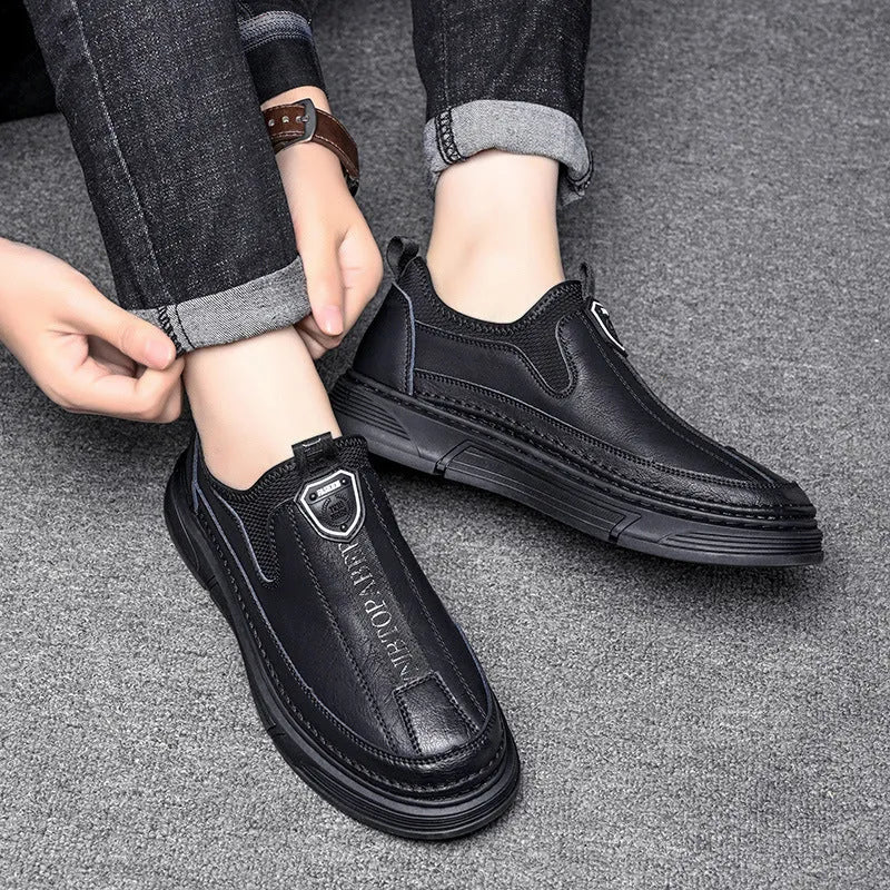 Men's solid colour casual leather shoes in black and brown with round toe design