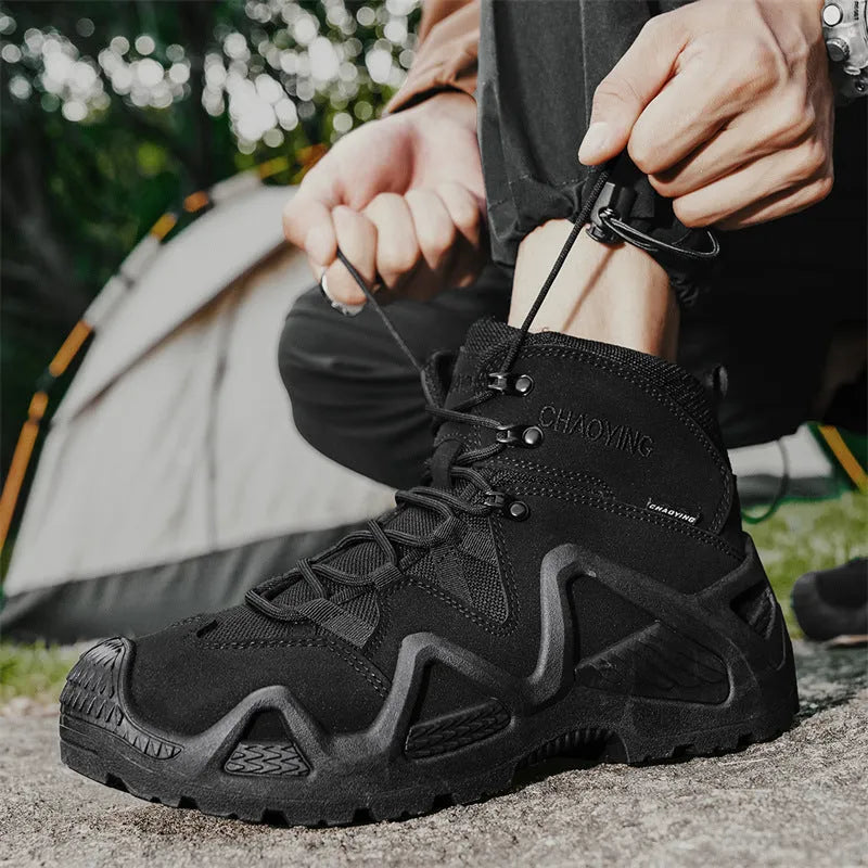 Men's canvas tactical desert boots in black with rubber sole and lace-up front