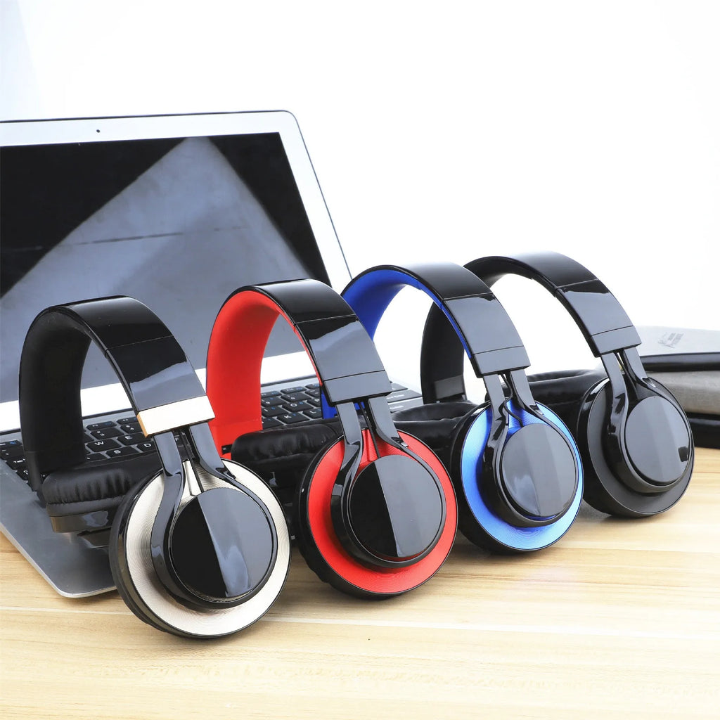 Black wired headphones with microphone, 40mm drivers, and 3.5mm plug for mobile phones