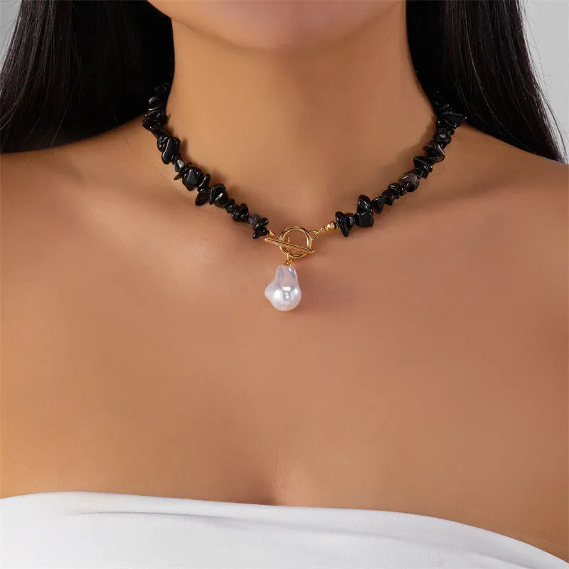 Hand-knit black natural gravel necklace with imitation pearl heart pendant on 31-40cm pearl chain for women