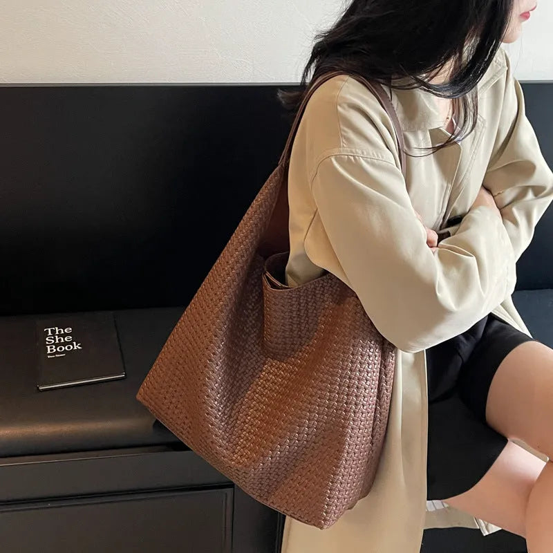 Retro high-grade women's woven tote bag in PU material, square vertical shape, 38x42x13cm, olive green colour