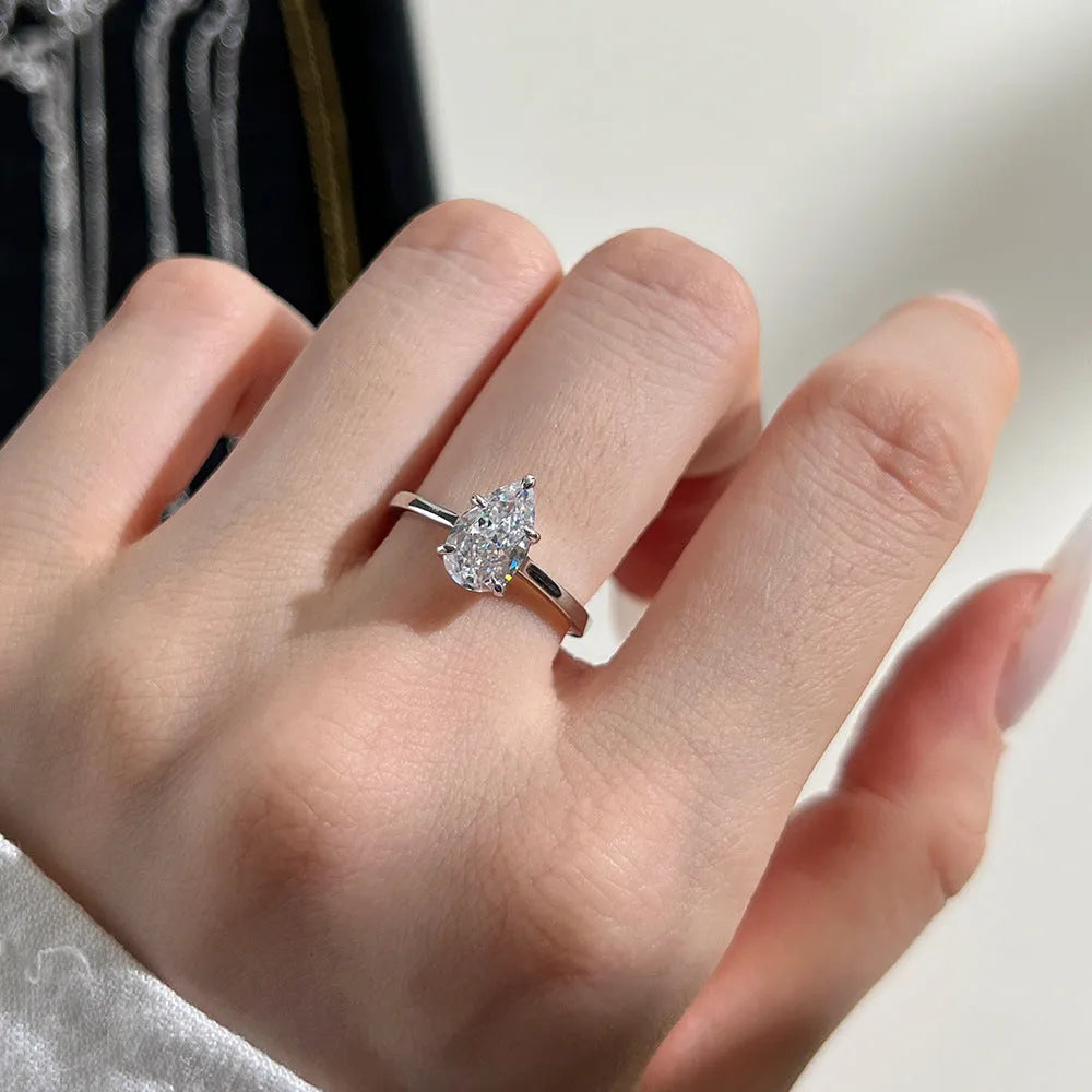 Sterling silver closed ring with pear-shaped zircon inlay and electroplated geometric band