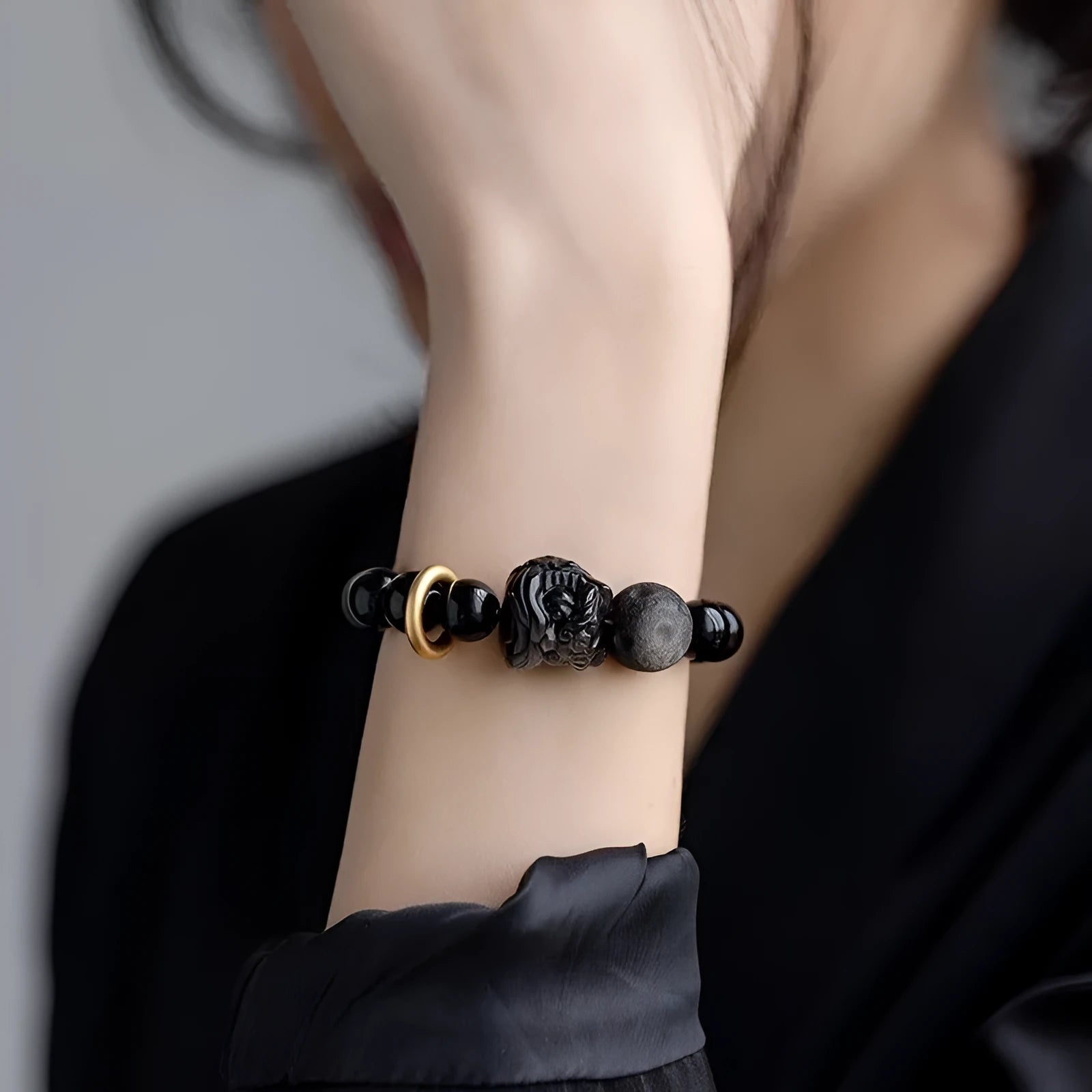 Resin fashion bracelet in S519 colour with contemporary OL style design