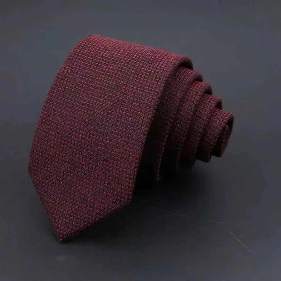 Thickened sanded fabric hand hit arrow-shaped bow tie for men in polyester yarn, black background with white line clapping device pattern