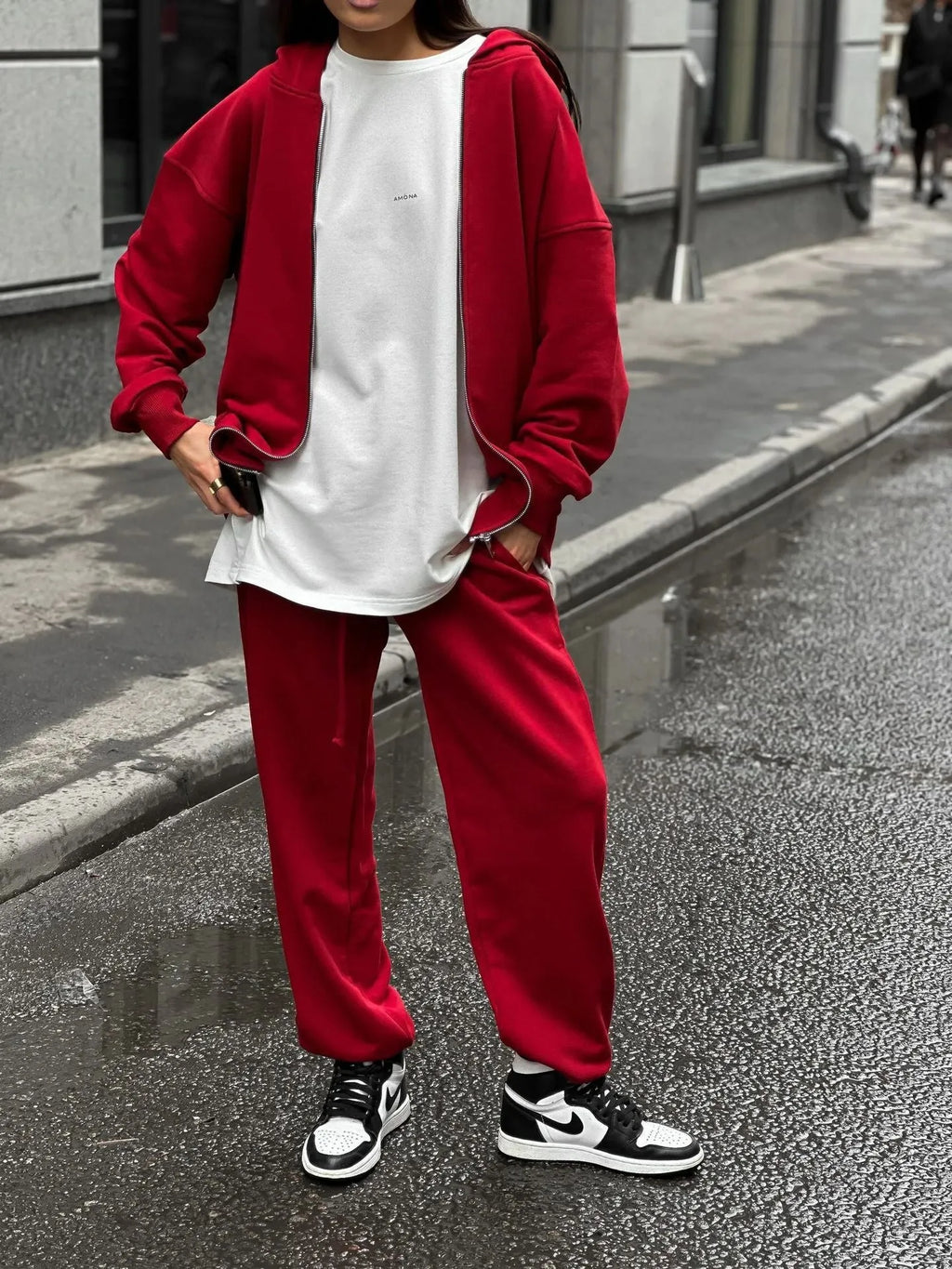 Long-sleeved coat and trousers two-piece set in a solid colour, loose street style fit.