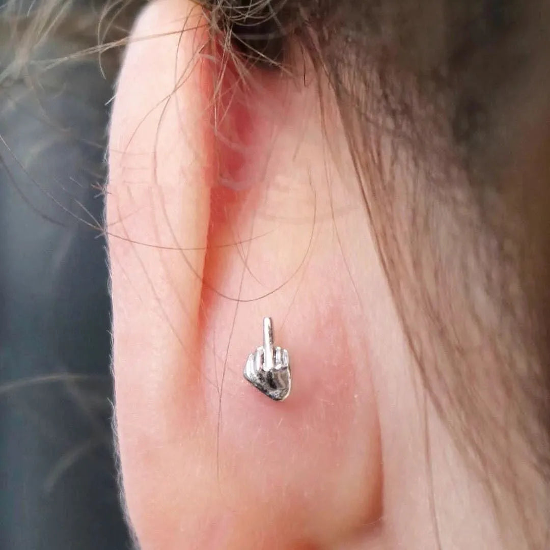 Women's alloy cartilage earring with screw clasp and vertical middle finger colour design