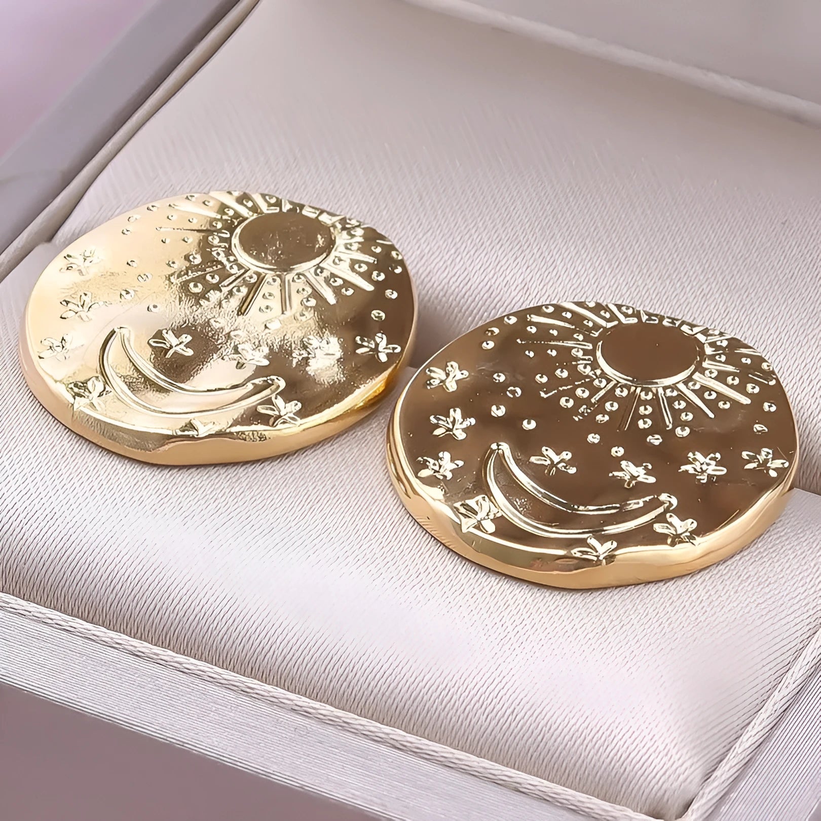 A pair of geometric shell design stud earrings for body piercing, made from 304 stainless steel in a gold or silver colour.