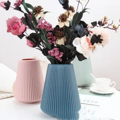 Colourful melamine plastic decorative vase measuring 16*20cm in white, pink, green and blue options