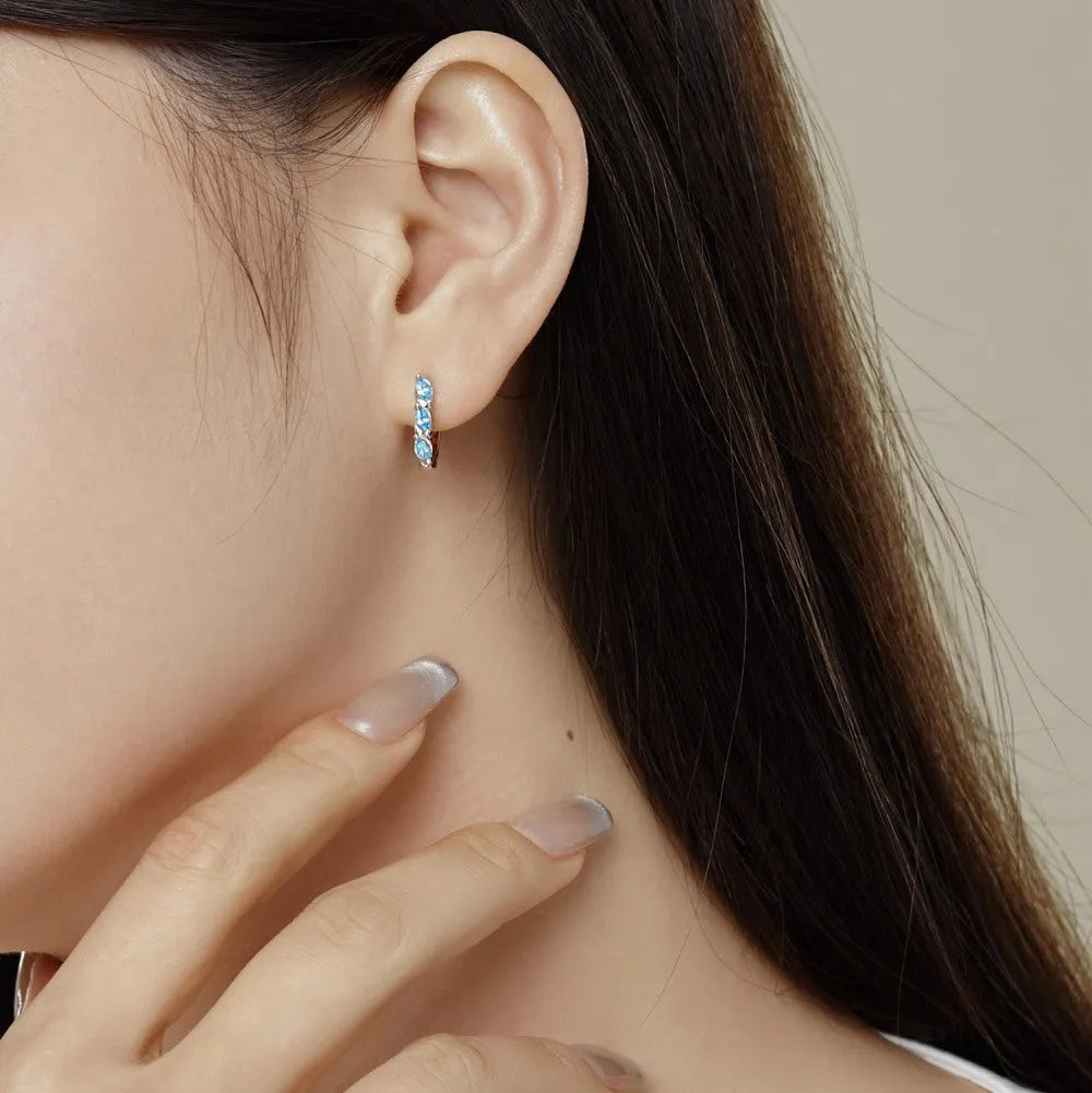 Women's blue zircon inlaid symmetrical earrings in 925 silver with electroplated platinum blue diamond colour, 3x14x15mm.