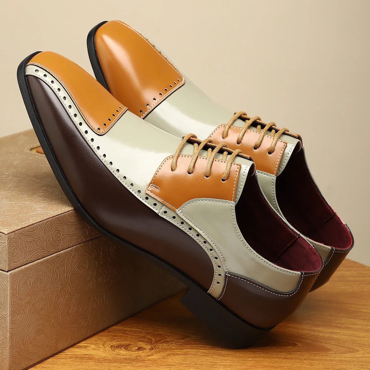 Men's black low-top leather shoes with a leather toe cap and stitching on a breathable PU upper with EVA sole.