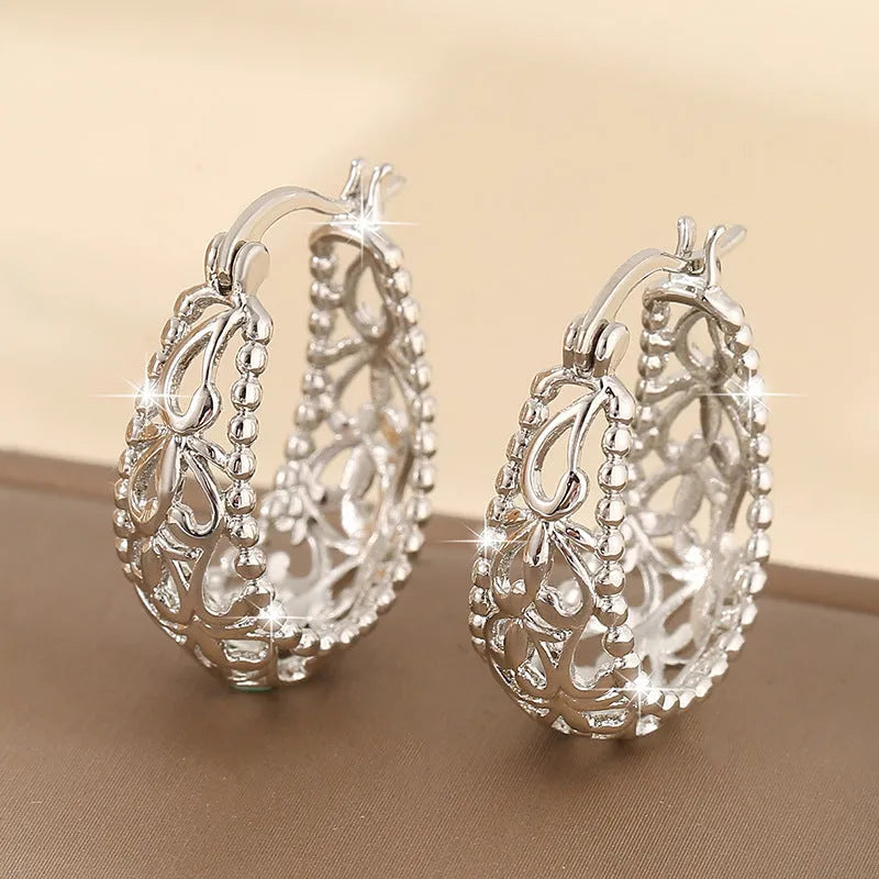 Pair of copper geometric earrings with round hollowed-out pattern in gold or silver, unisex style