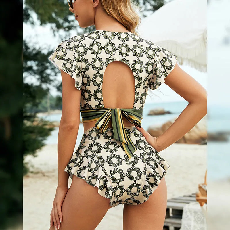 Green flounced backless lace-up V-neck bikini swimsuit set with matching shorts