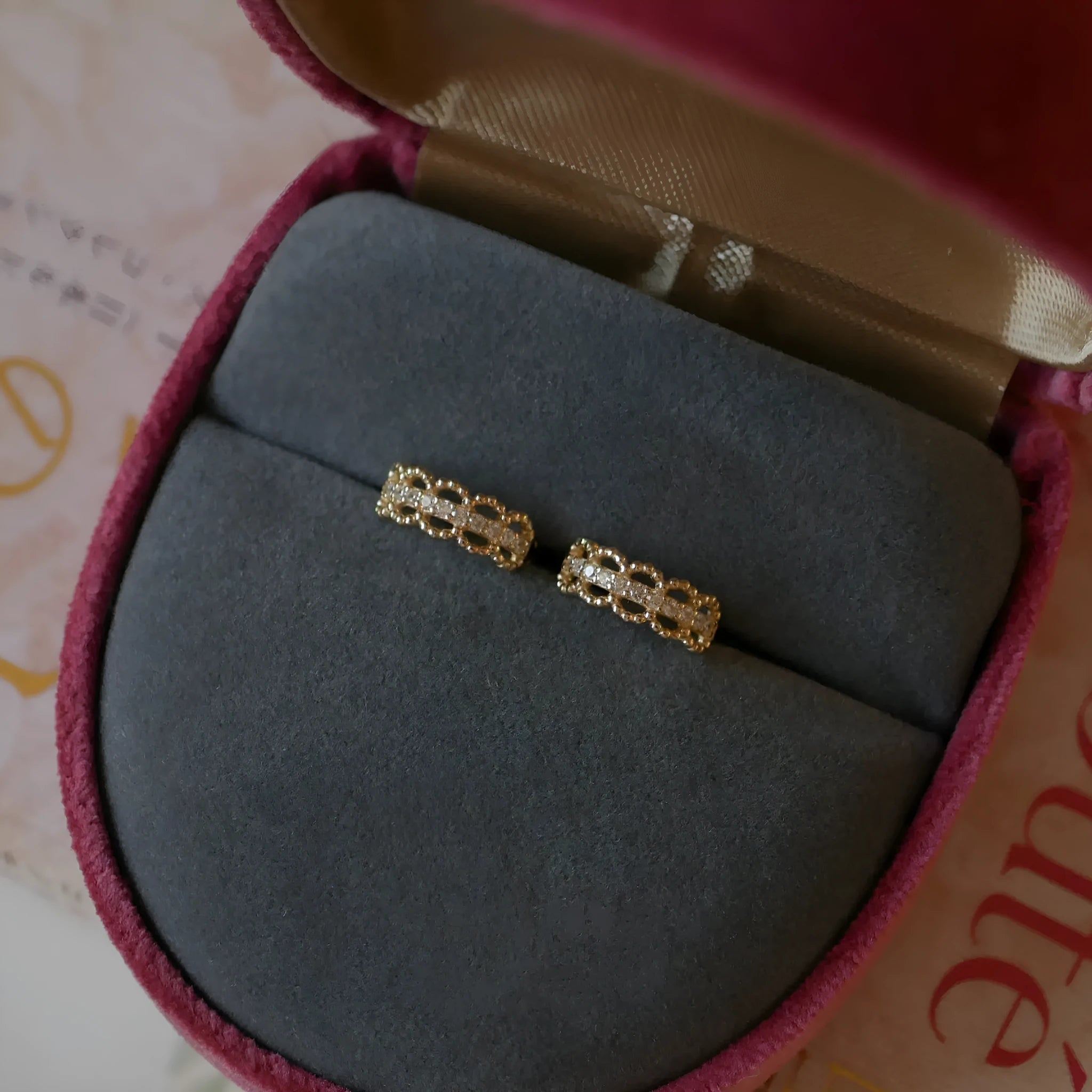 Small lace pattern clip earrings in 925 silver with gold or platinum colour electroplated finish