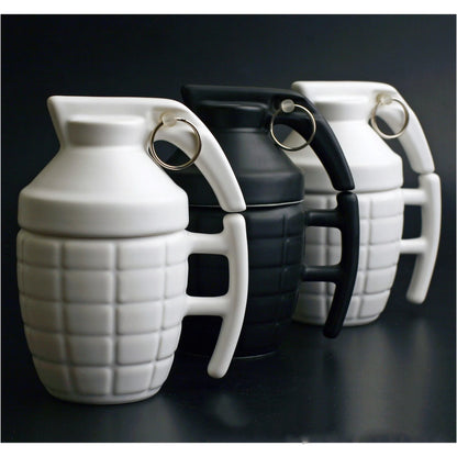 Grenade-shaped ceramic coffee mug with lid, made of durable nylon material for hot drinks