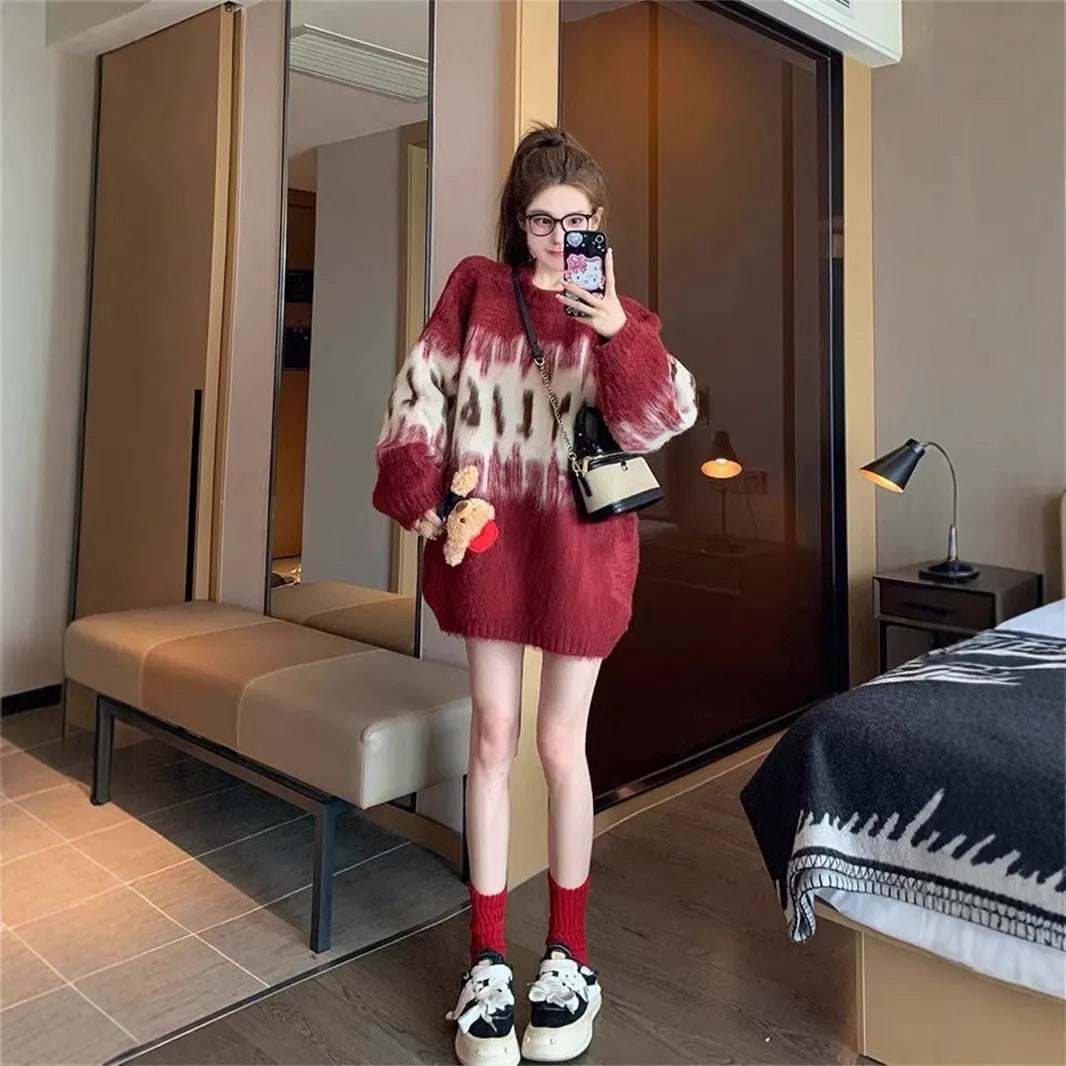 Loose and lazy style thickened sweater with gradient letter print, medium thickness, regular sleeves, one size, burgundy or coffee.