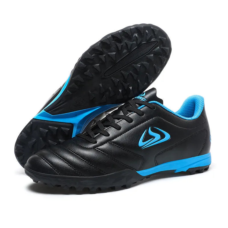 Men's low-top football boots with synthetic leather upper and rubber sole for artificial grass pitches.