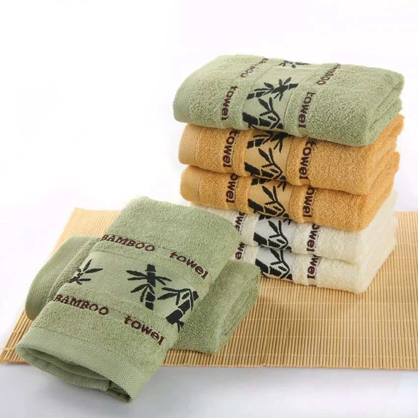Bamboo charcoal fibre bath towel 70x140cm in white, soft and quick-drying