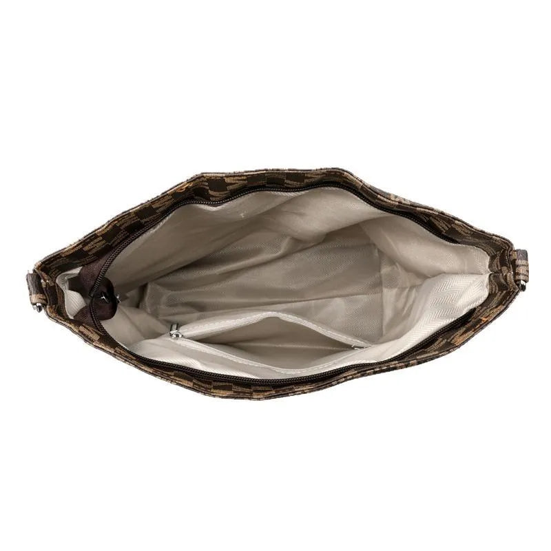 Retro dumpling-shaped fashion shoulder bag in PU material with zipper internal organisation