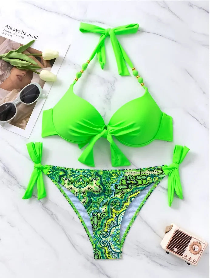 Ladies' striped and solid colour polyester bikini swimsuit set on hanger