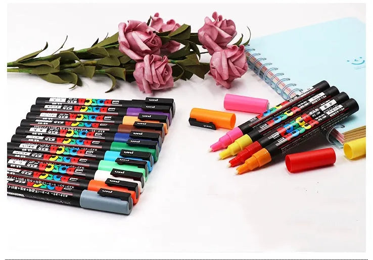 Doodle acrylic marker set with plastic case and 0.9mm nib in multiple colour configurations