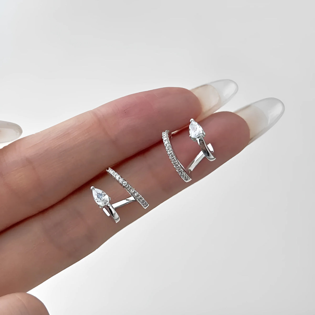 S925 sterling silver stud earrings for women with U-shaped geometric design and water droplet detail