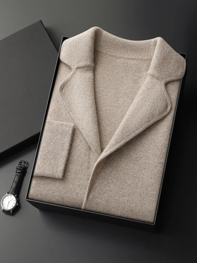 Man wearing a light gray loose-fit cashmere cardigan jacket with a thickened knit.