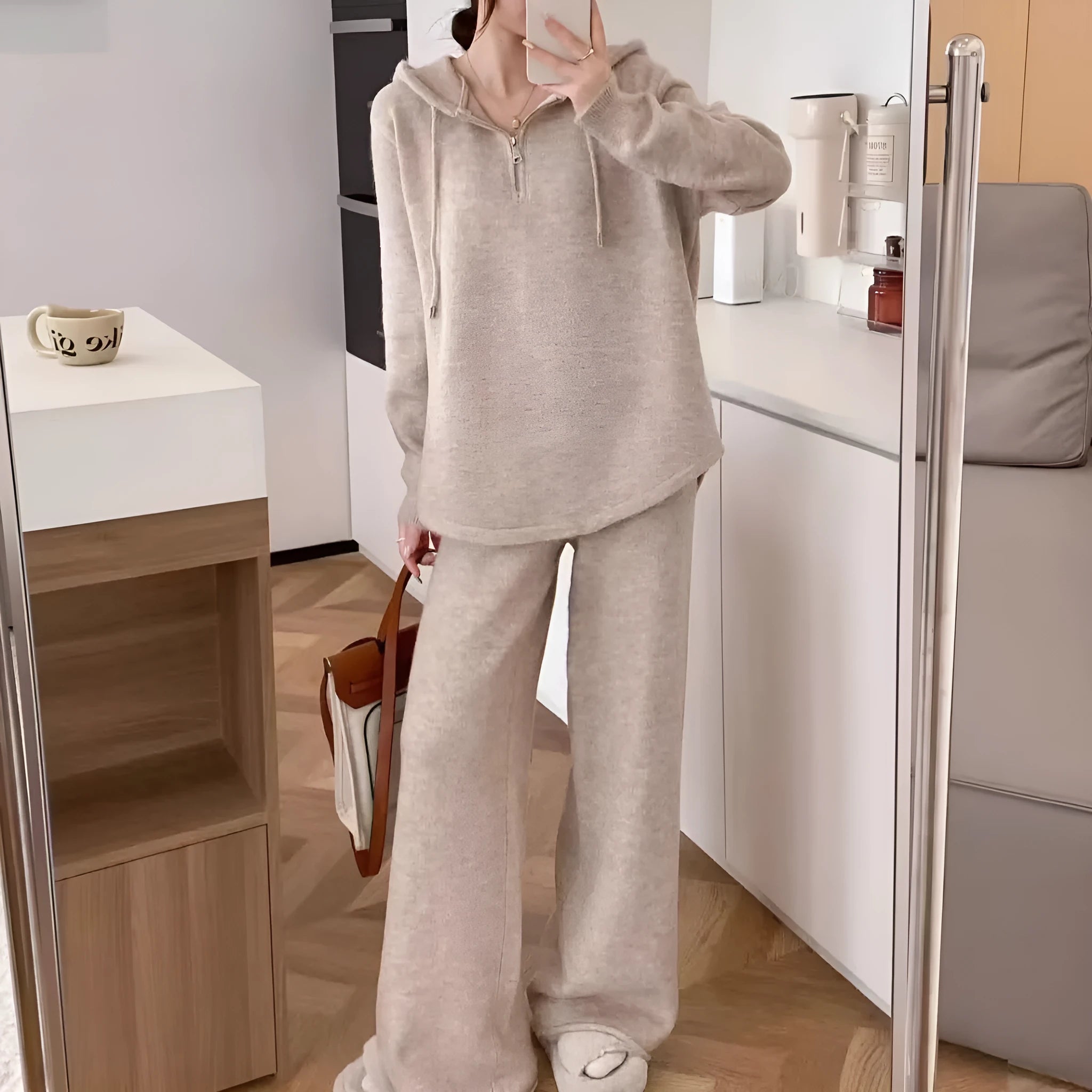 Women's loose hooded sweater and wide-leg pants set in solid colour, long sleeves, patch detail, polyester fabric, apricot option.
