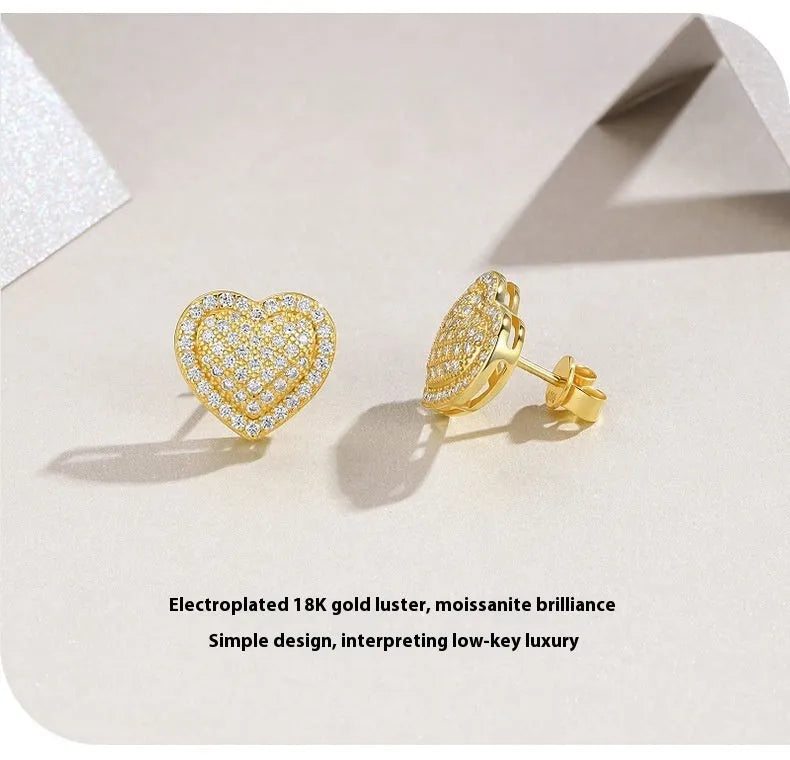 S925 silver heart-shaped stud earrings with moissanite stone in gold colour.