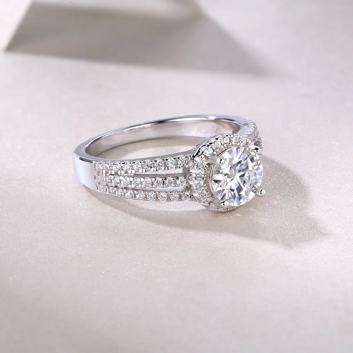 Looking Back wedding ring set with 1-carat moissanite stone in S925 silver platinum-plated band on white background