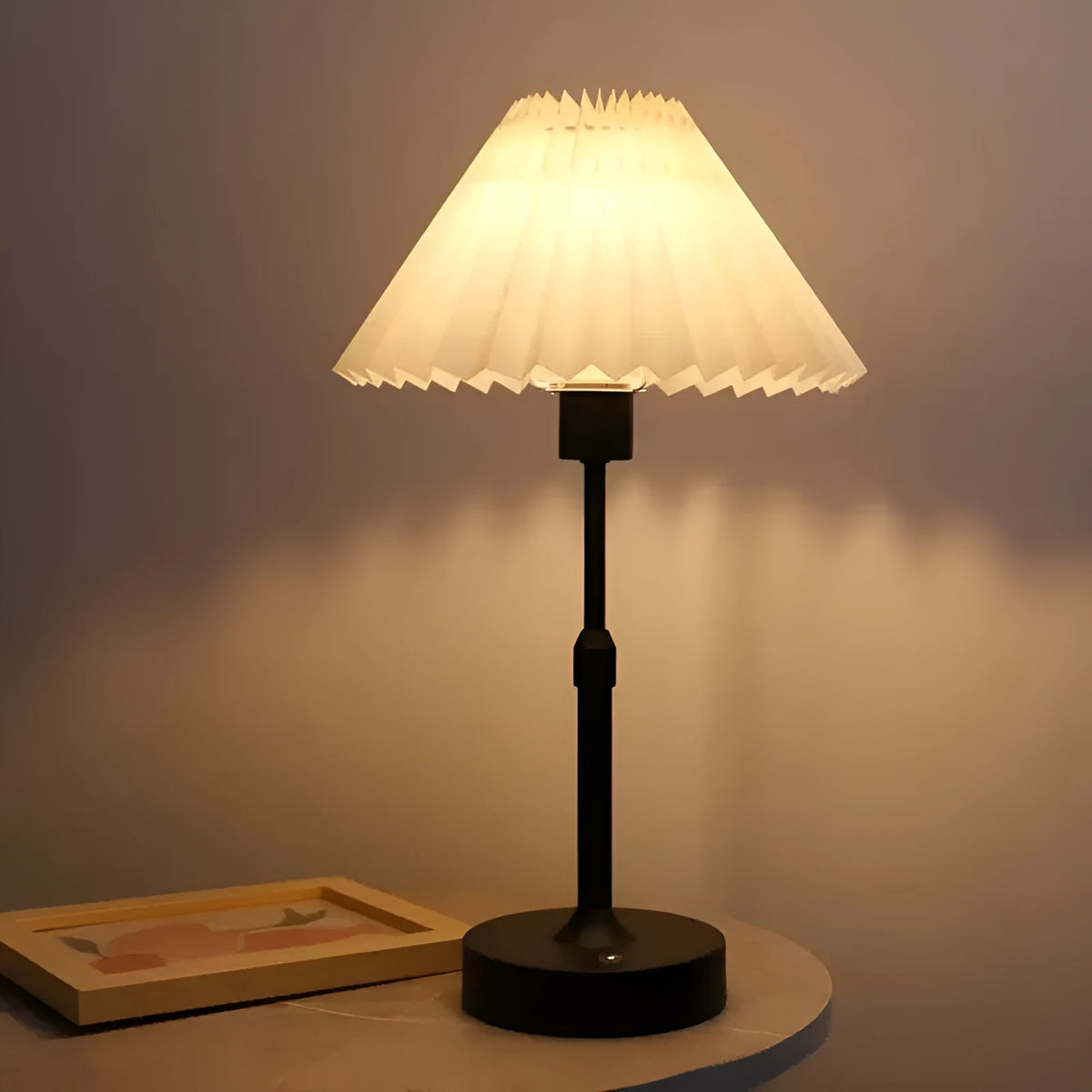 Retro French fabric metal table lamp with D-type telescopic design, warm light, 2000mAh or 5000mAh charging model.