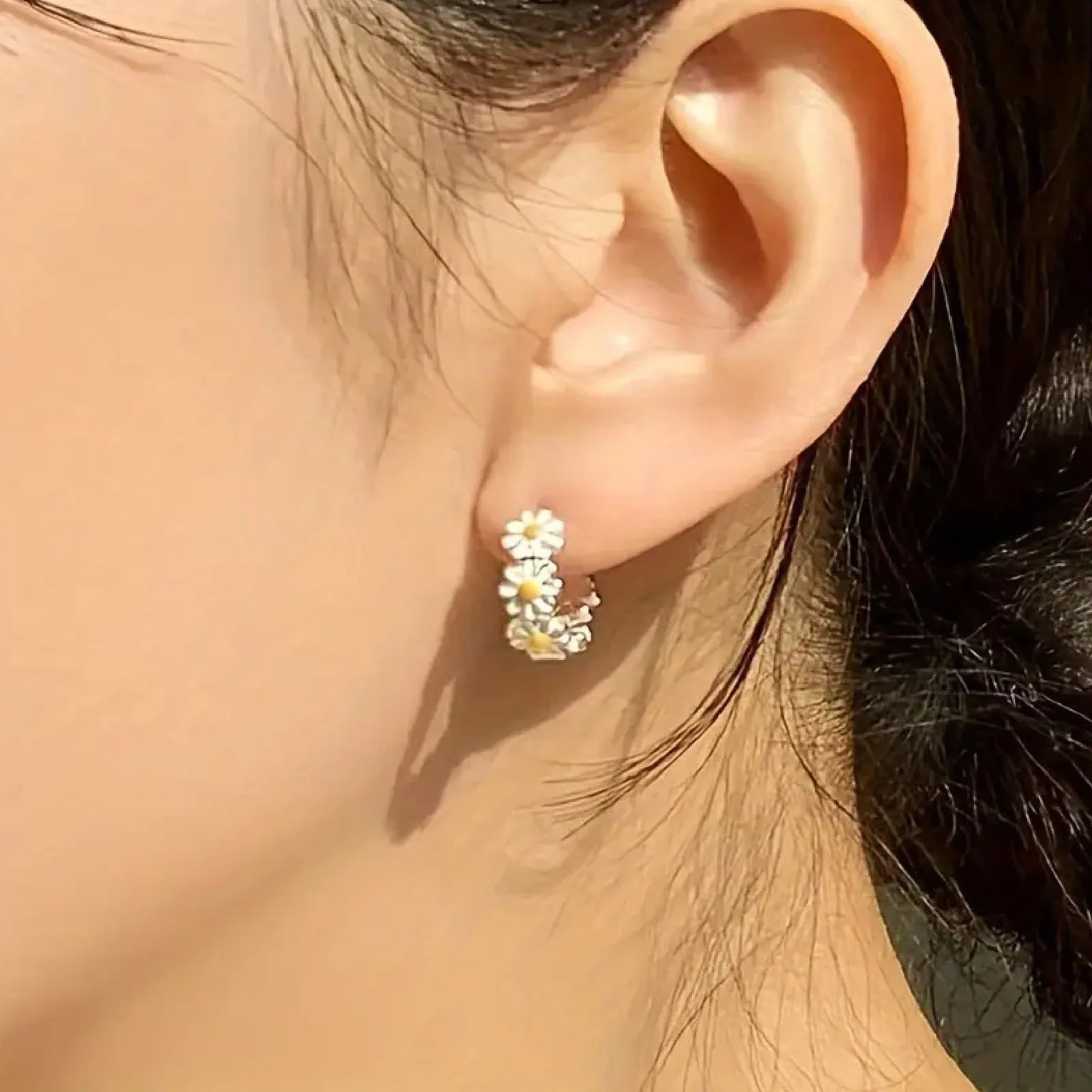 White daisy flower ring earrings with platinum gem inlay on copper electroplated construction