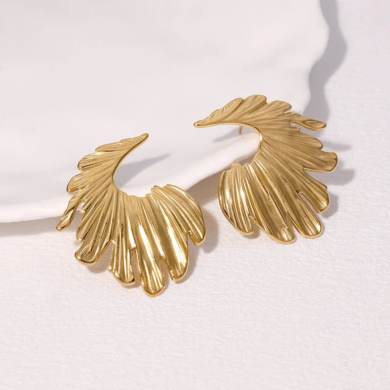 Retro leaf-shaped stainless steel stud earrings in gold or steel electroplated finish