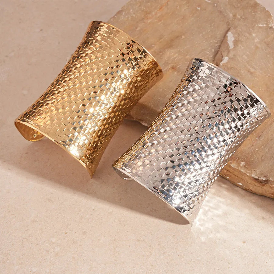 Women's vintage exaggerated metal bracelet in gold or silver colour measuring 6.5cm by 9.7cm