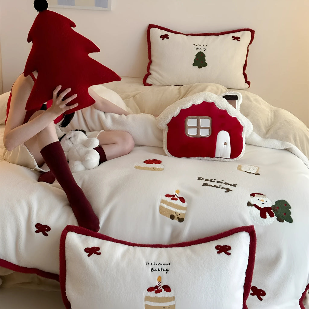 Cartoon winter bedding four-piece set with Xuefu Milk Pastry pattern in polyester material