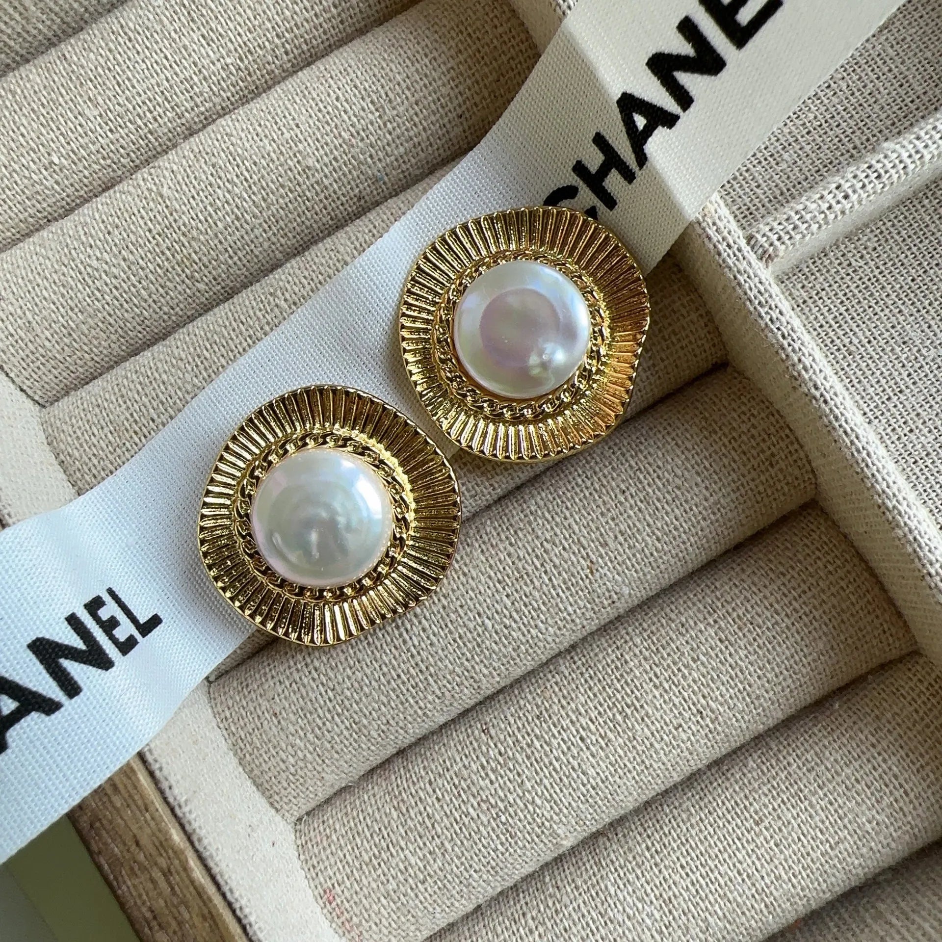 Gold round French retro style electroplated metal earrings for women