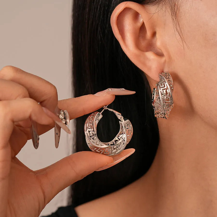 Women's geometric stud earrings with hollow twisted round design in silver or gold tone