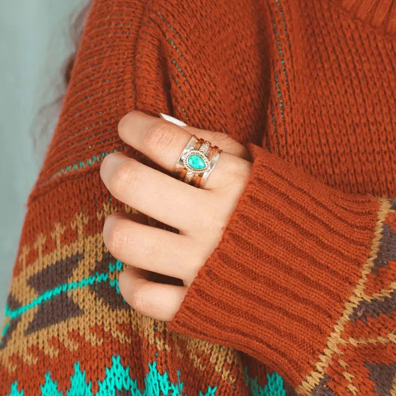 Retro style pine green electroplated alloy ring for women showing three-colour pattern