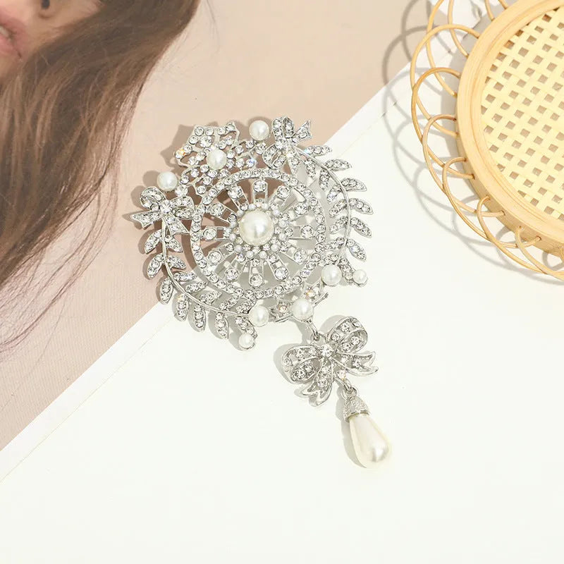 Alloy drop shape brooch with diamond accent in gold colour for women's retro decoration
