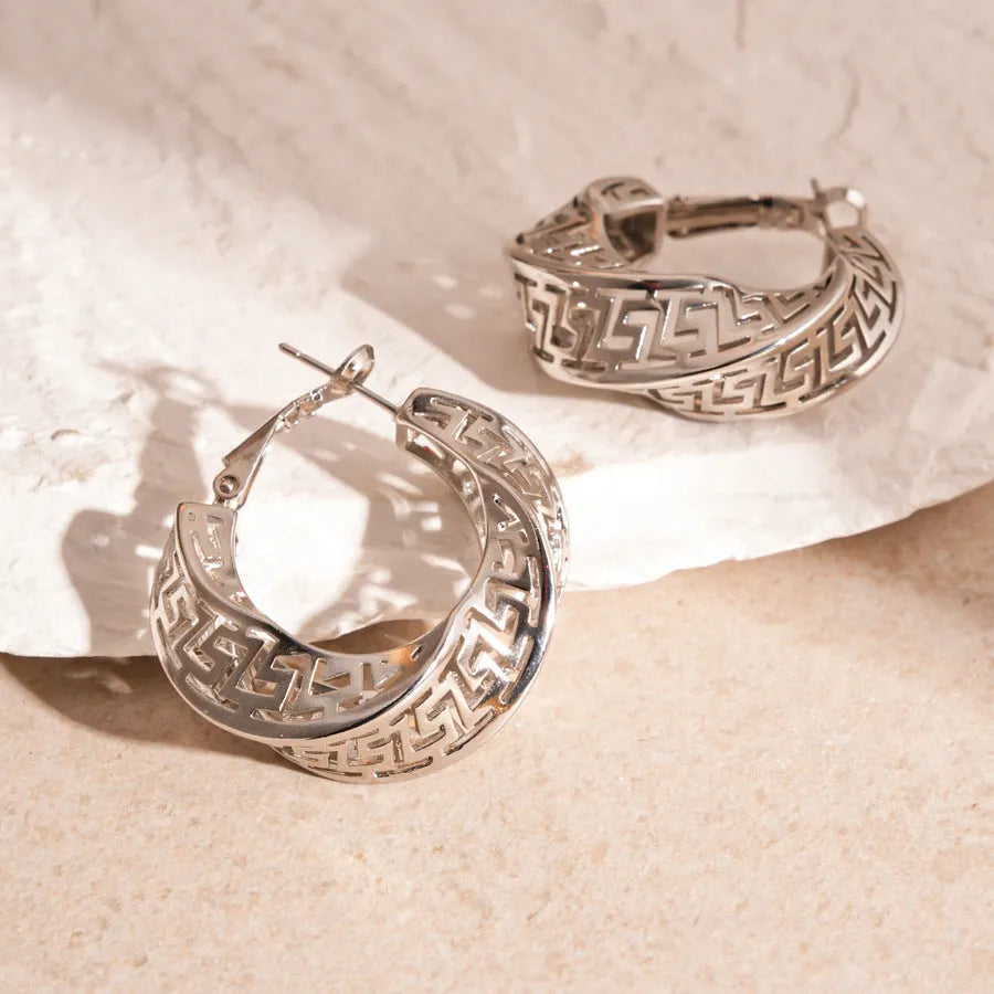 Women's geometric stud earrings with hollow twisted round design in silver or gold tone