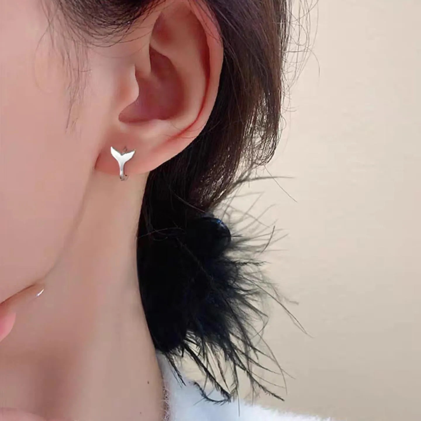 Women's copper fishtail earrings with electroplated white or yellow gold finish