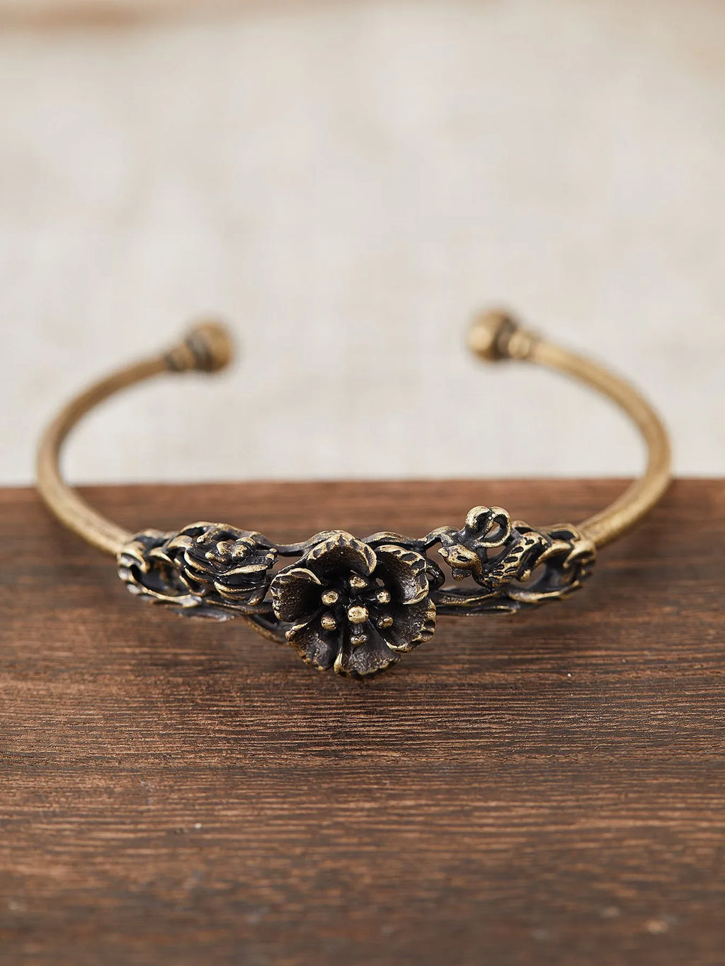 Women's creative personalized metal bracelet electroplated copper retro style picture colour