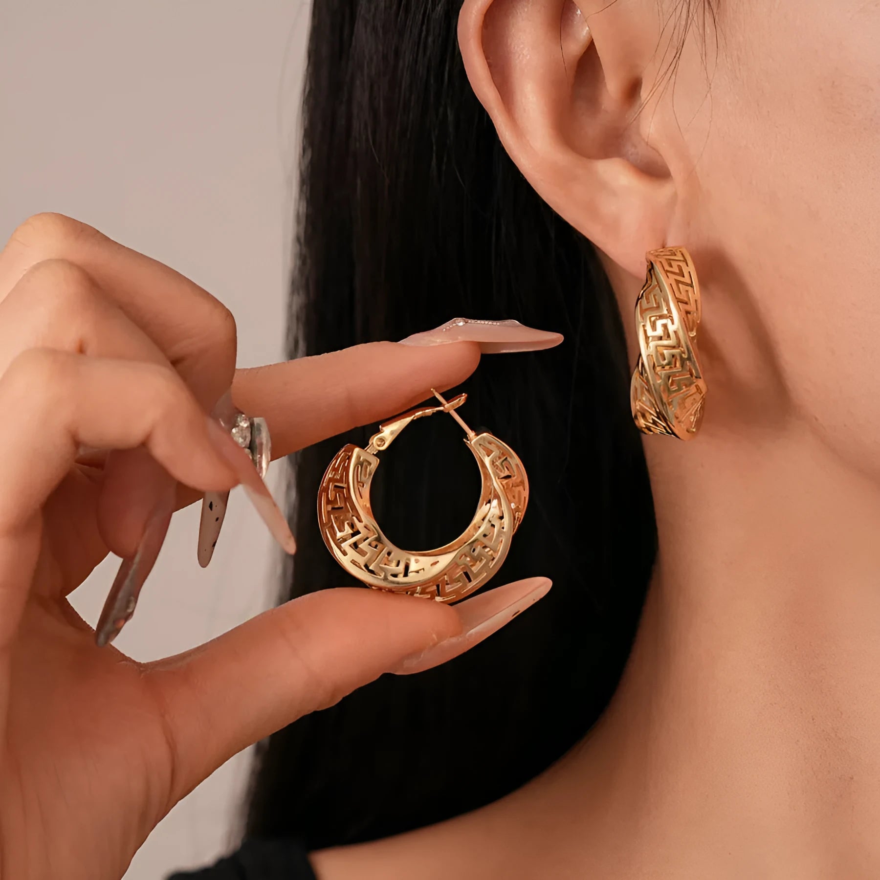 Women's geometric stud earrings with hollow twisted round design in silver or gold tone