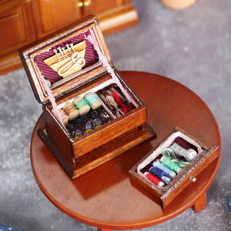 Miniature wooden sewing machine ornament with birch wood construction measuring 2.2cm×3.4cm×2.3cm