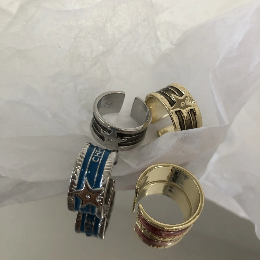 Adjustable geometric ring in distressed electroplated copper on a hand, showing colour options.