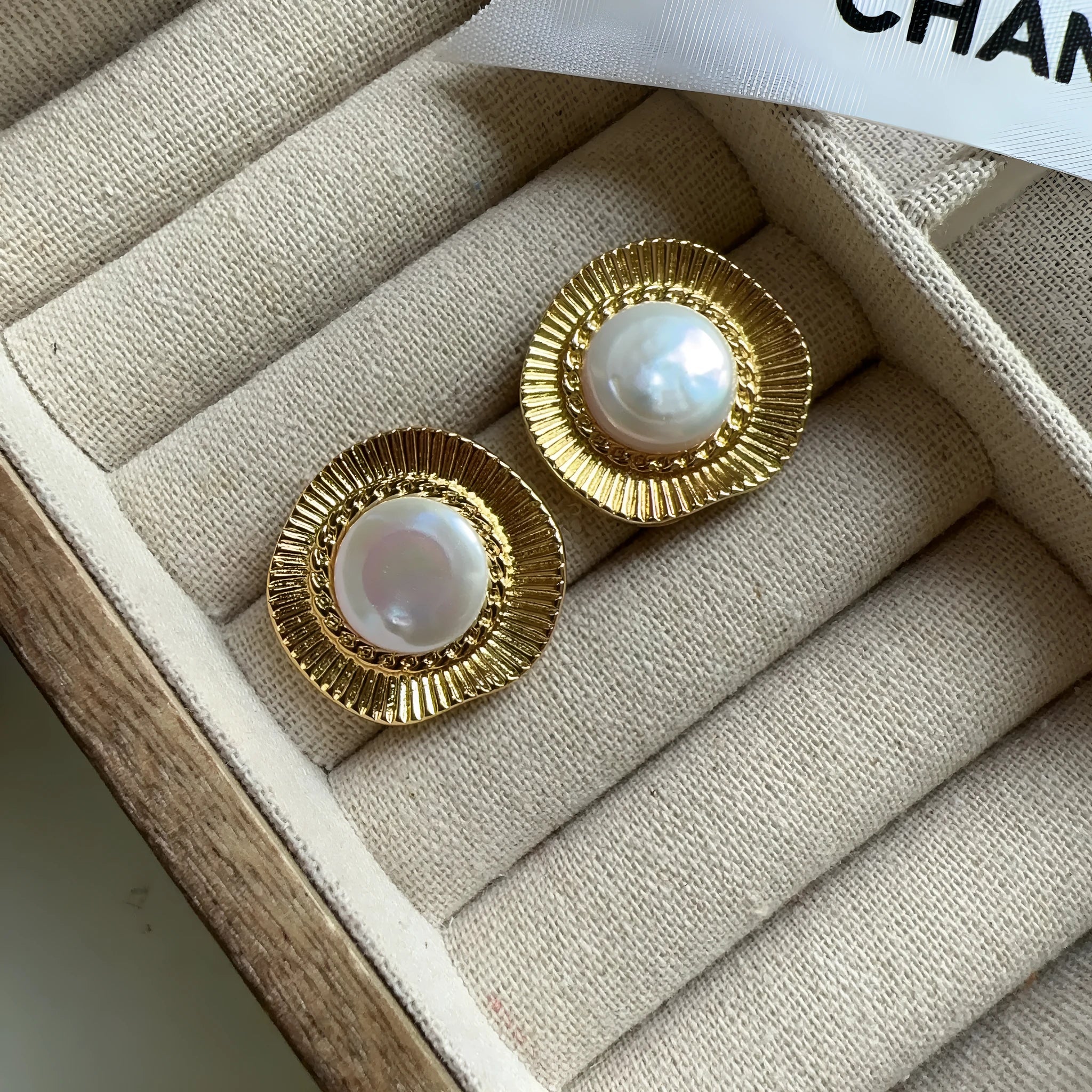 Gold round French retro style electroplated metal earrings for women